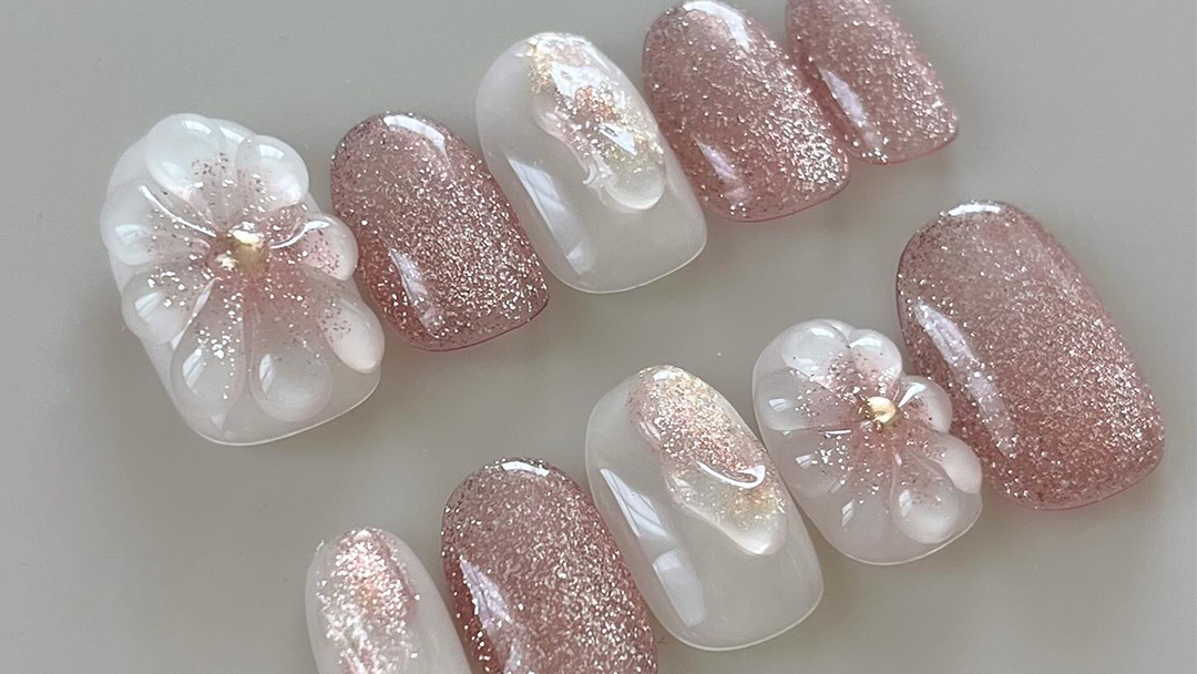 成人式 和がらふんわり 春ネイル 桜 ぷっくりフラワー ピンク 白 大人かわいい桜ネイルデザイン特集！春らしいアートを取り入れて