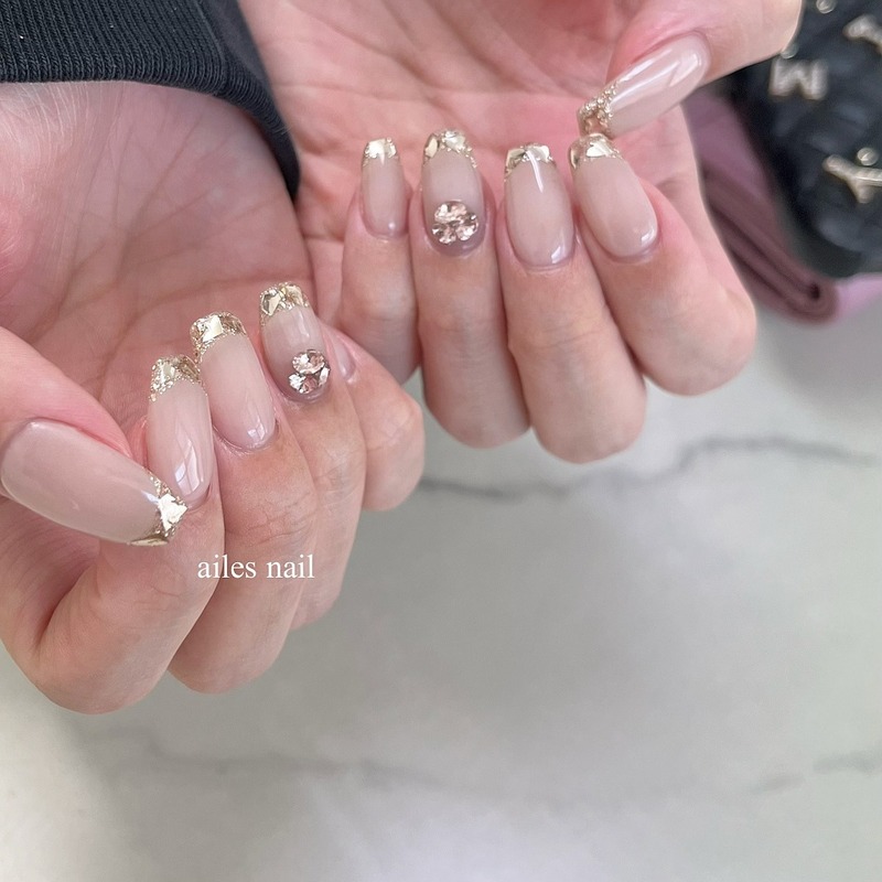 ビジューネイル15選！上品シンプル〜派手系デザインやセルフで簡単に