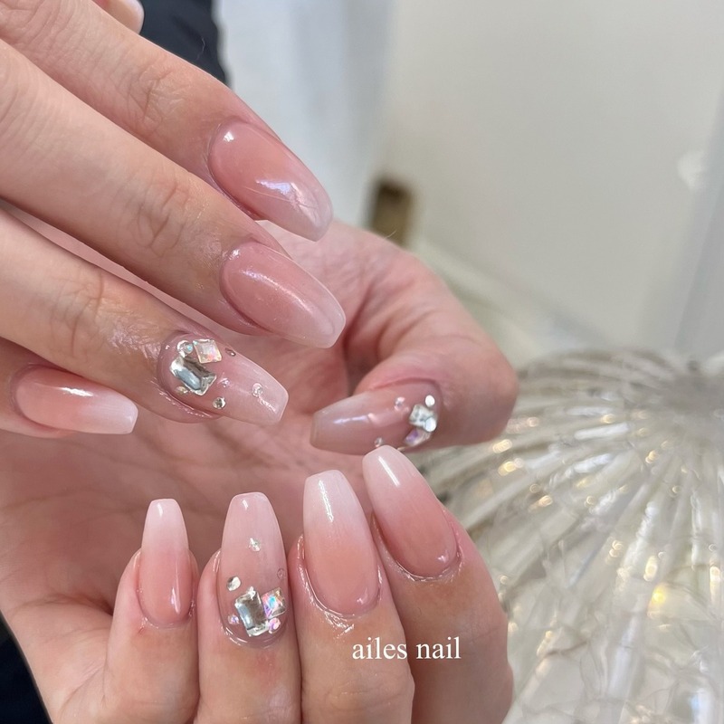 ビジューネイル15選！上品シンプル〜派手系デザインやセルフで簡単に