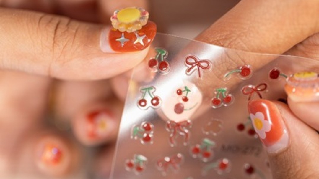 簡単】ネイルシールの作り方講座｜オリジナルデザインを自作して自分